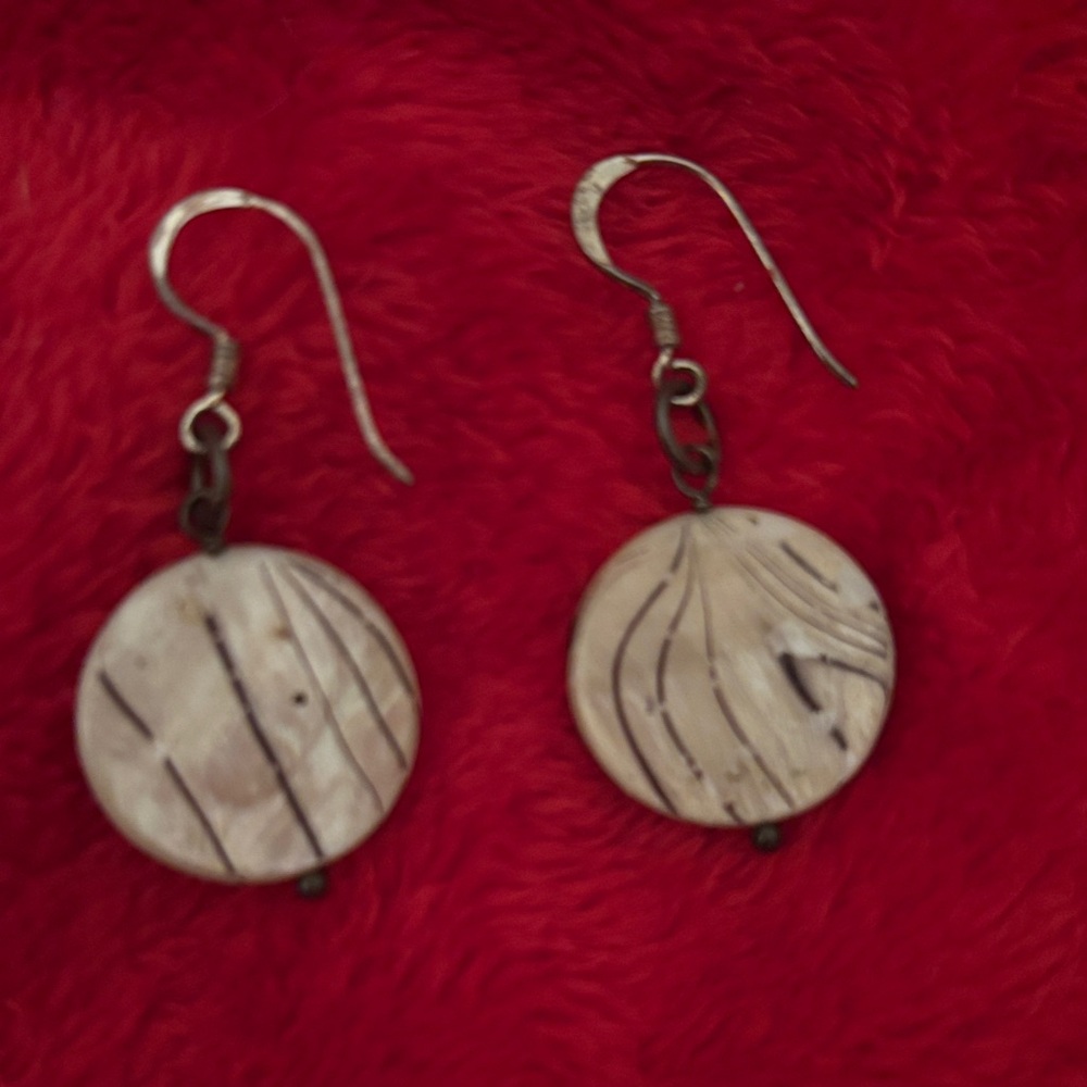 Zebra Striped pattern mother of pearl sterling silver (925) as shown in photo.